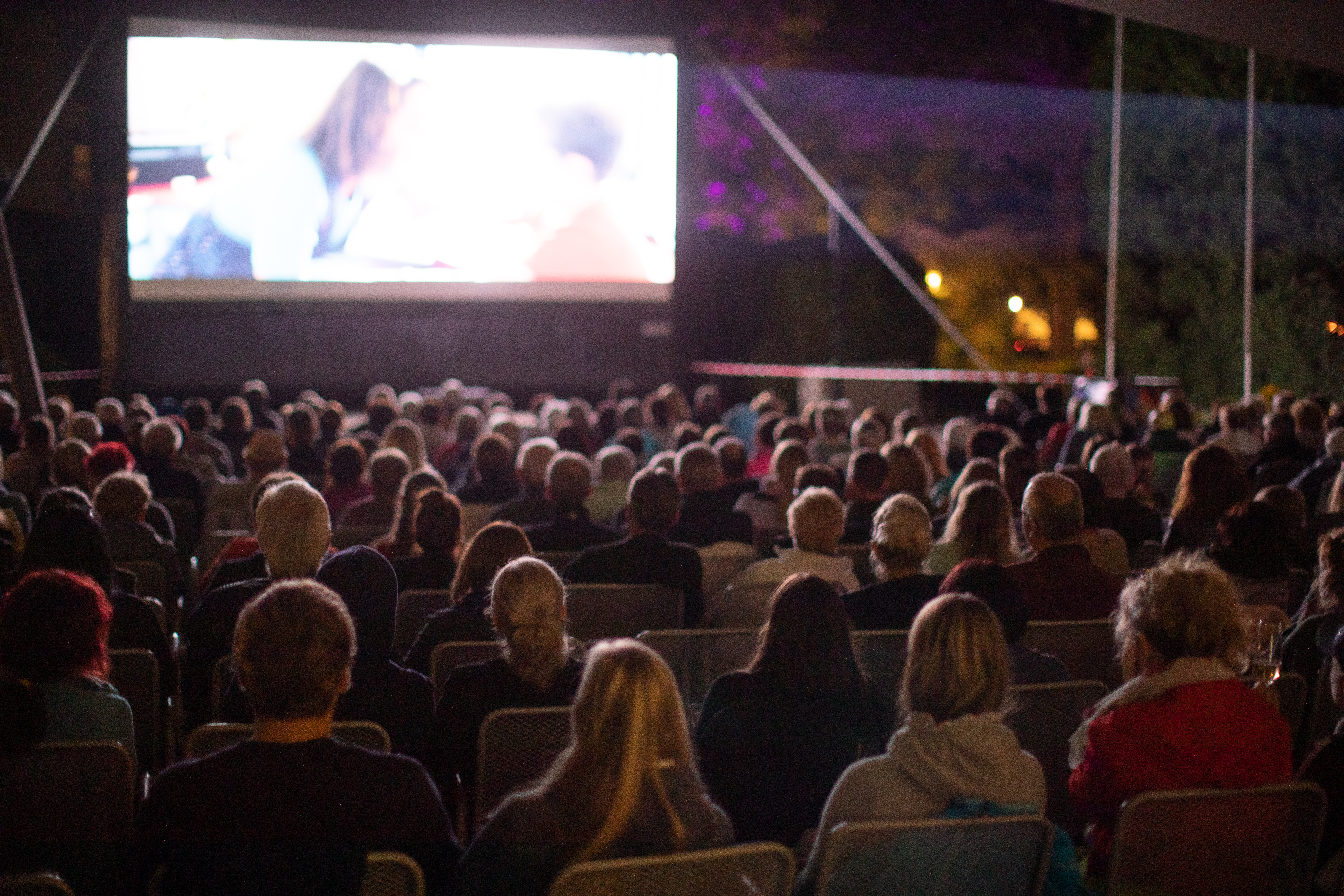  Das Kino-Open-Air ist nur eines von vielen Veranstaltungshighlights im Schlosspark 